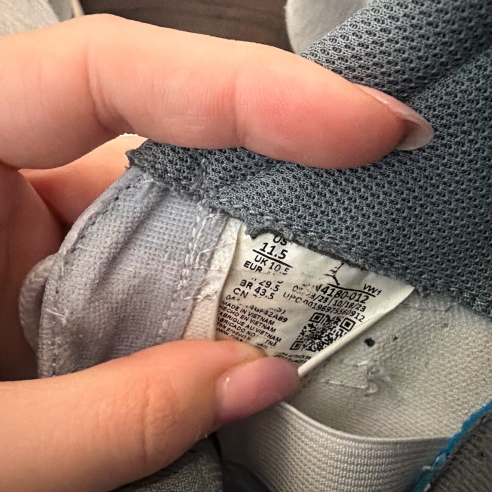 Jordan Men's Light Gray Athletic Shoes - Picture 5 of 5